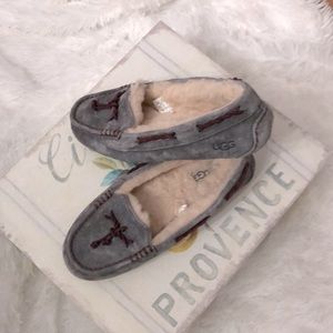 UGG Moccasins Sz 8